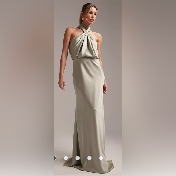 ASOS DESIGN Bridesmaid satin ruched halter neck maxi dress in sage green - Picture 1 of 2